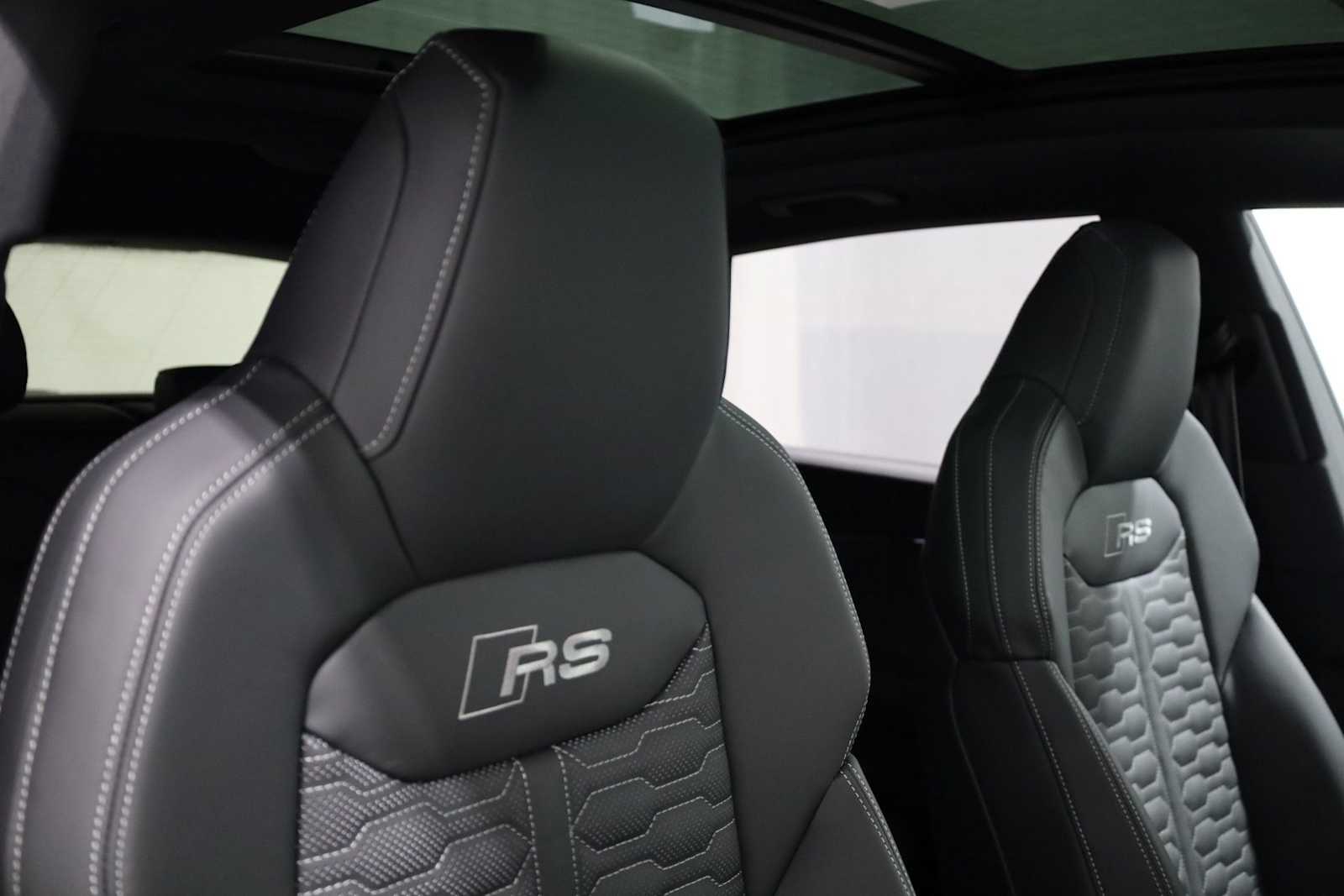 Thumbnail: 2026 Audi RS Q8 - 21