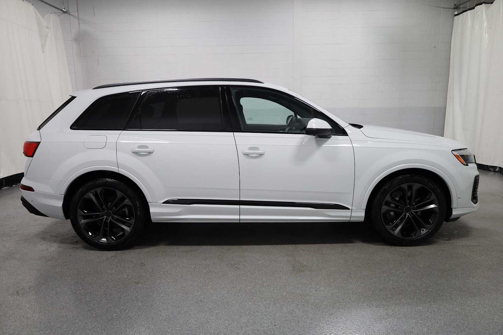 Thumbnail: 2026 Audi Q7 - 10