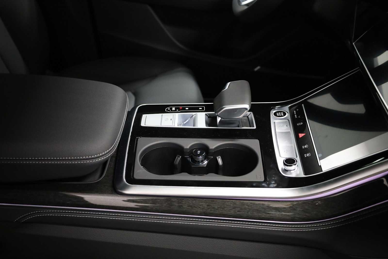 Thumbnail: 2026 Audi Q8 - 20