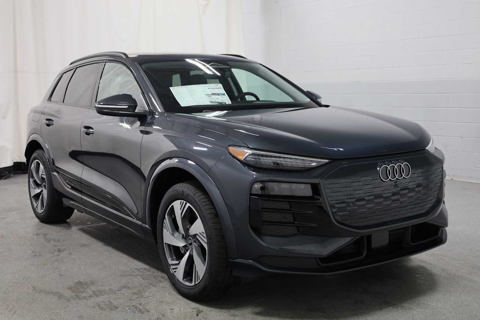 Thumbnail: 2025 Audi Q6 e-tron - 13