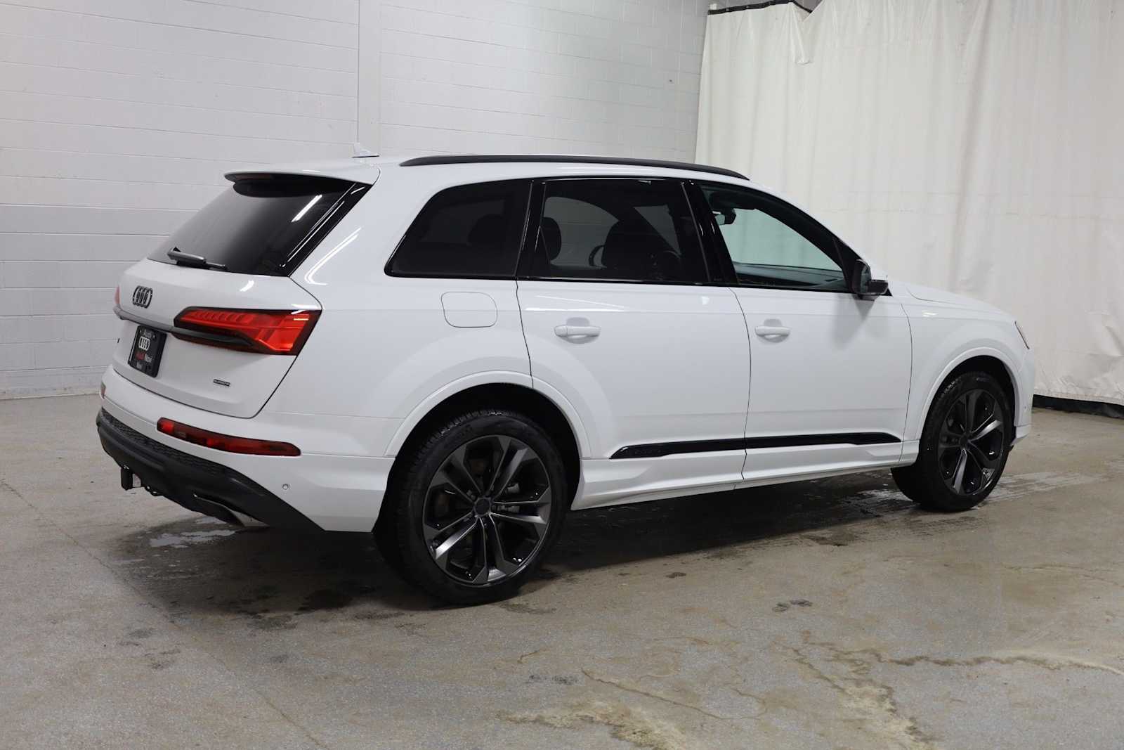 Thumbnail: 2026 Audi Q7 - 9
