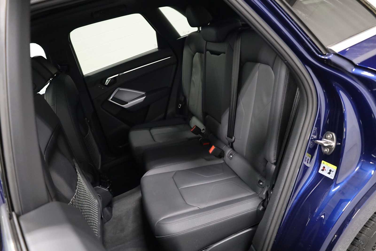 Thumbnail: 2025 Audi Q3 - 32