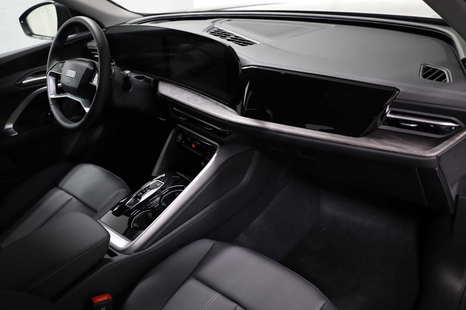 Thumbnail: 2025 Audi Q5 - 6