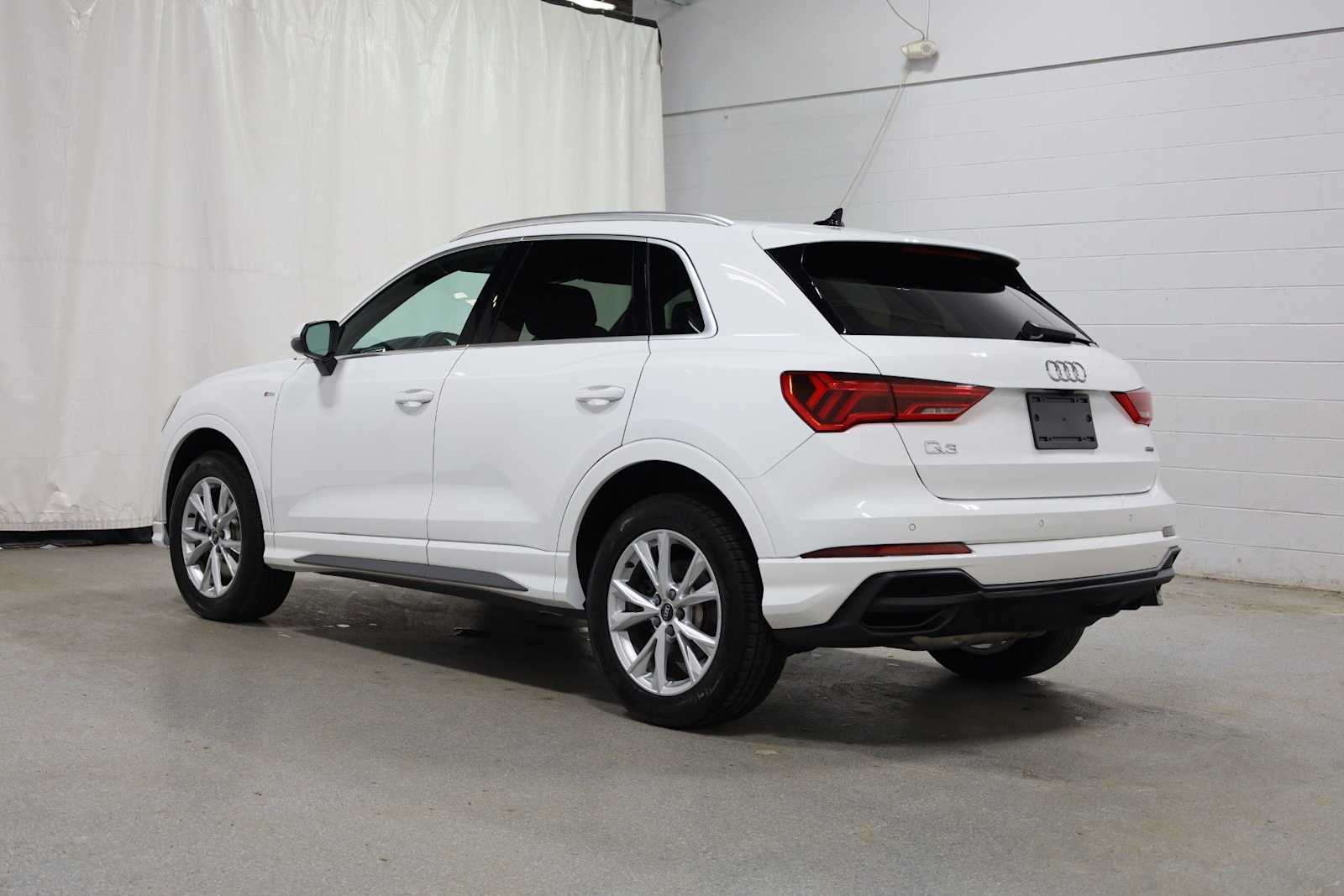 Thumbnail: 2023 Audi Q3 - 3