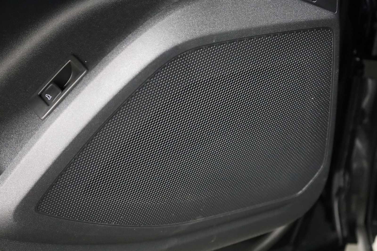 Thumbnail: 2025 Audi SQ5 - 17