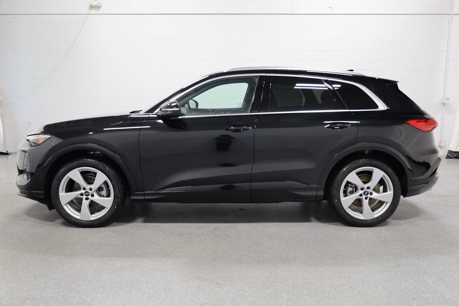 Thumbnail: 2025 Audi Q5 - 2