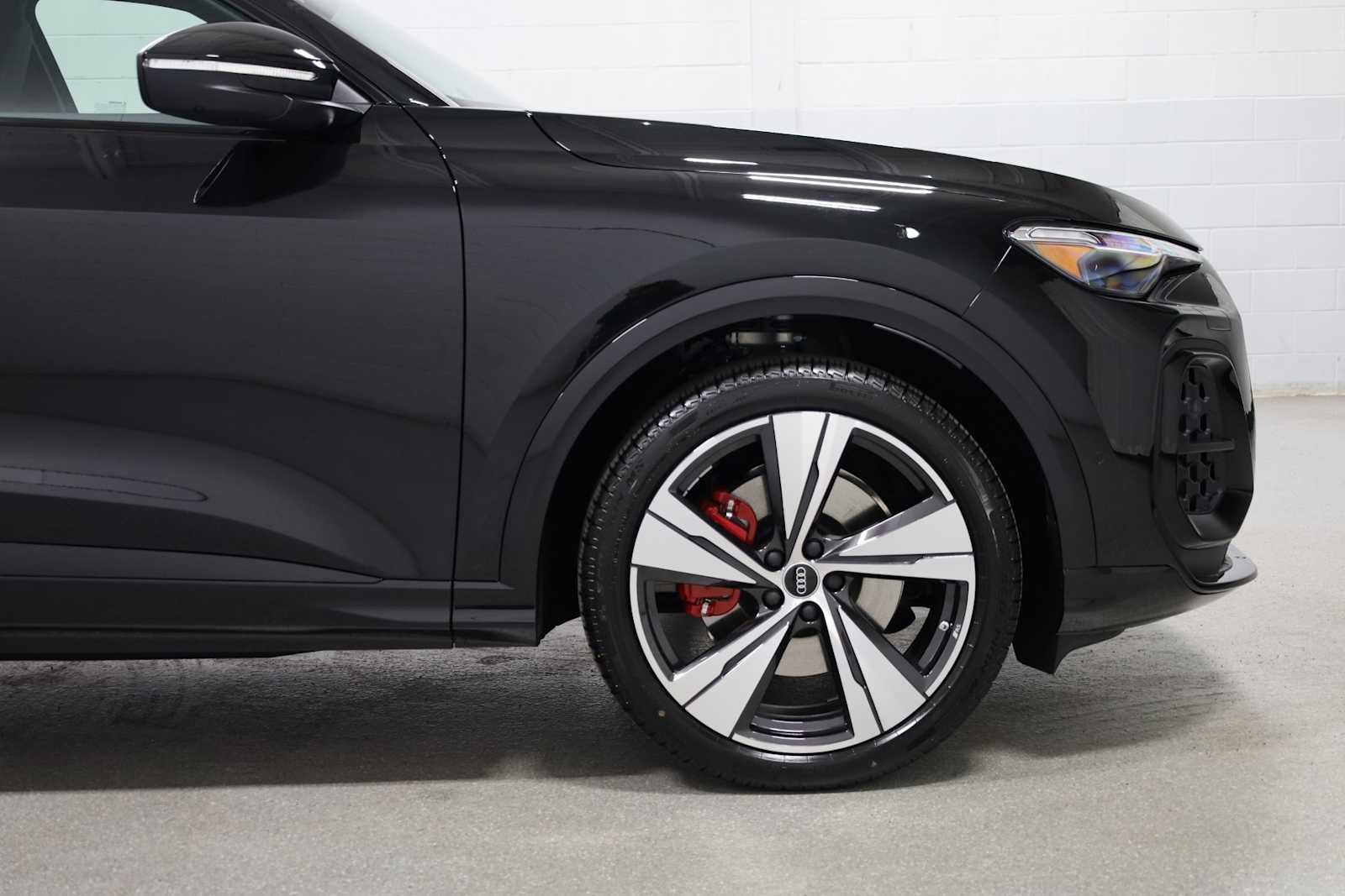 Thumbnail: 2025 Audi SQ5 - 11