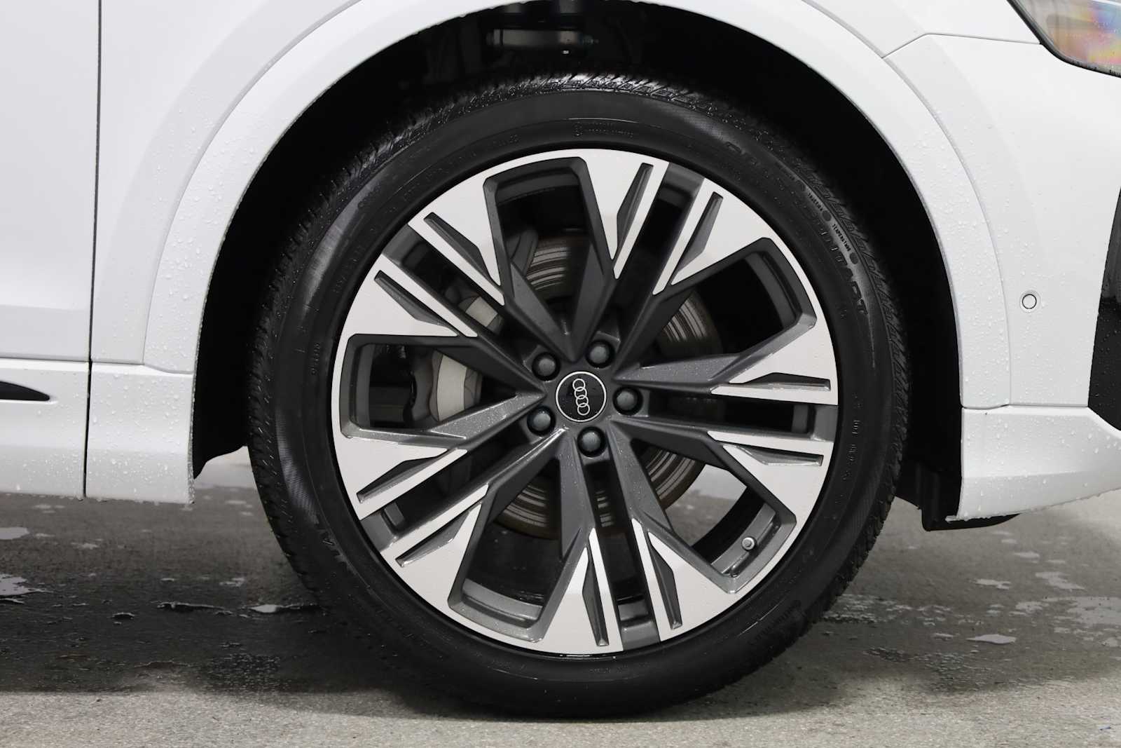 Thumbnail: 2026 Audi Q8 - 12