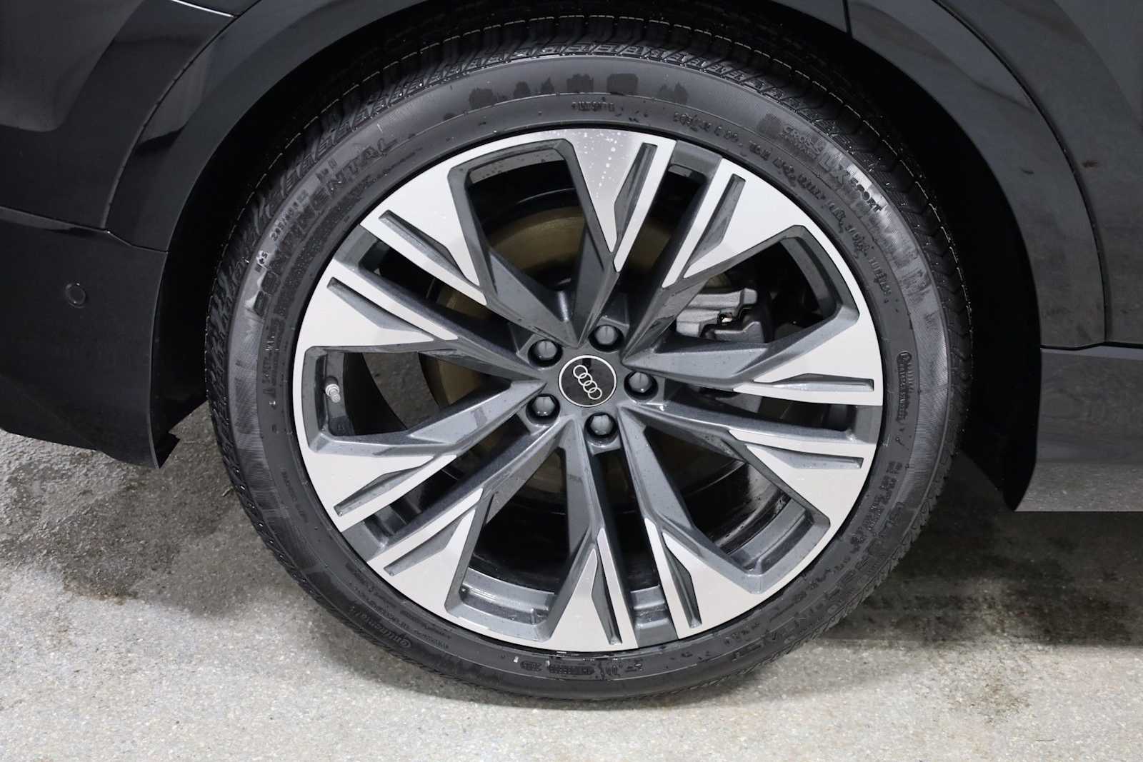 Thumbnail: 2026 Audi Q8 - 35