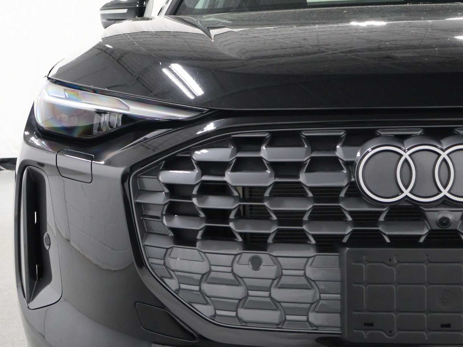Thumbnail: 2025 Audi Q5 - 14