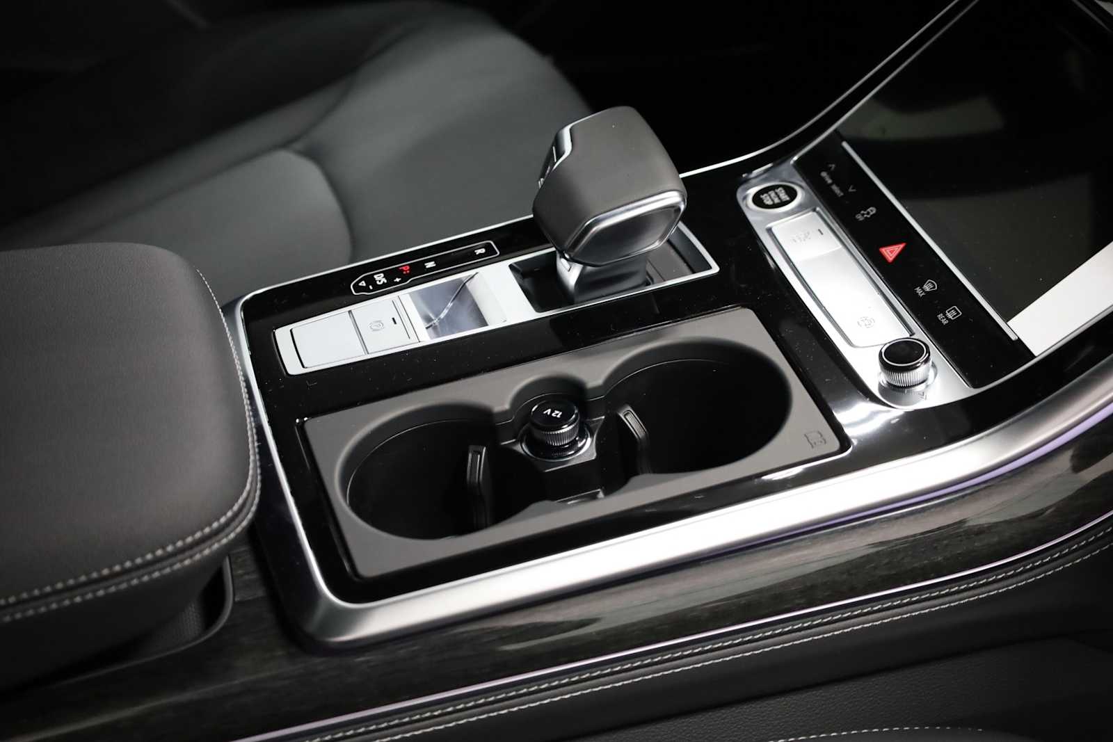 Thumbnail: 2026 Audi Q8 - 20