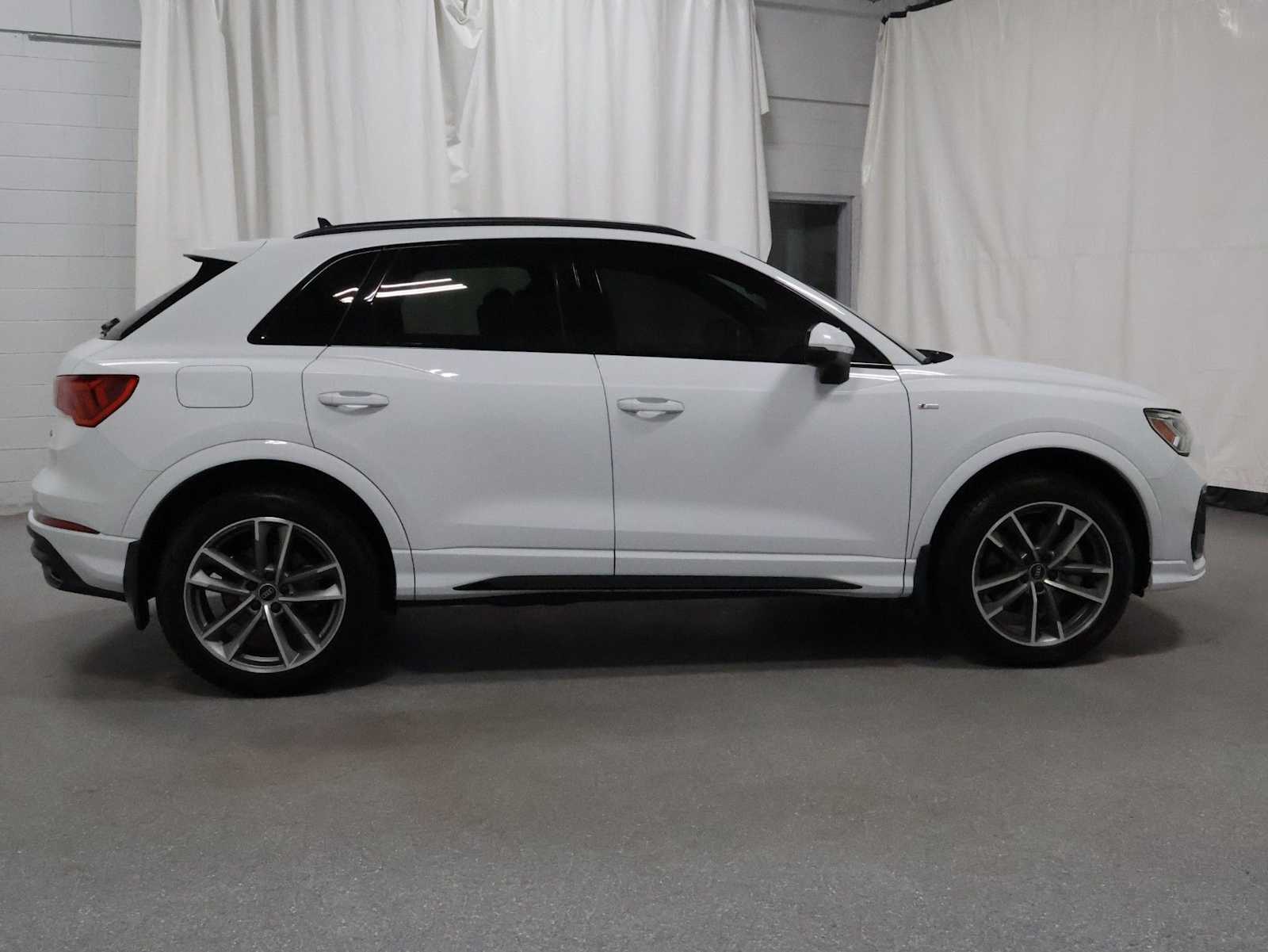 Thumbnail: 2024 Audi Q3 - 10