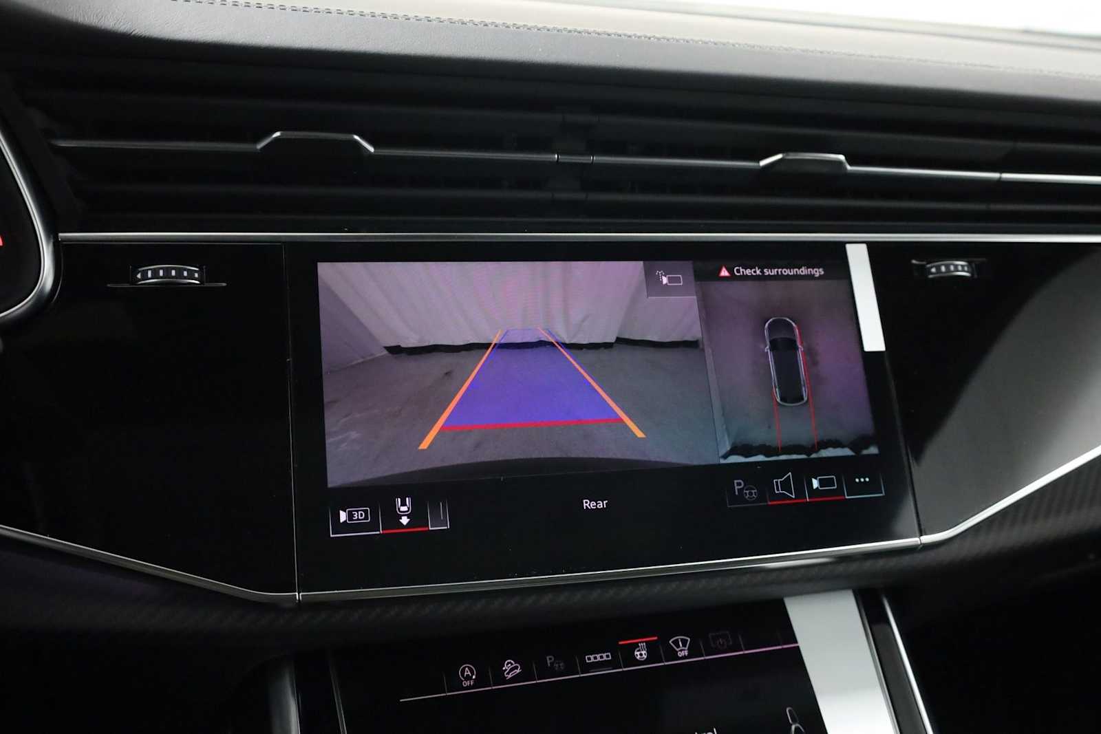 Thumbnail: 2026 Audi RS Q8 - 32