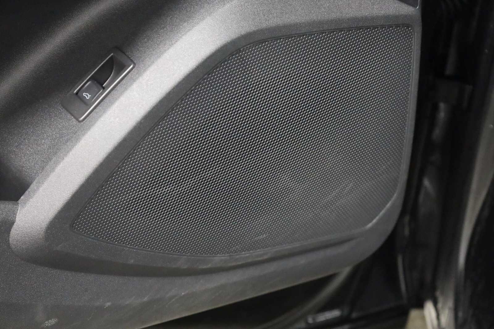 Thumbnail: 2025 Audi SQ5 - 17