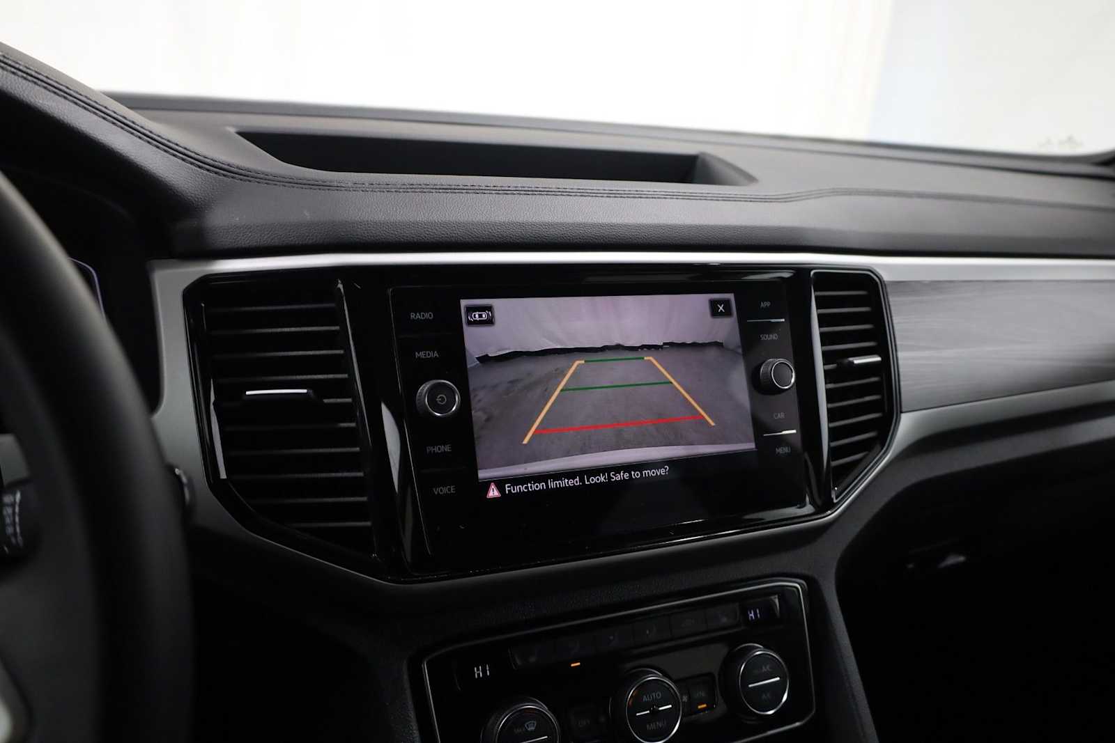 Thumbnail: 2023 Volkswagen Atlas - 30