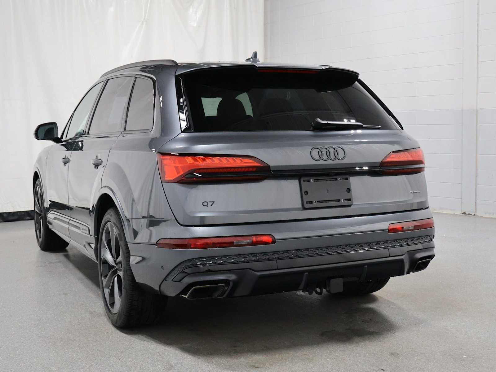 Thumbnail: 2026 Audi Q7 - 3