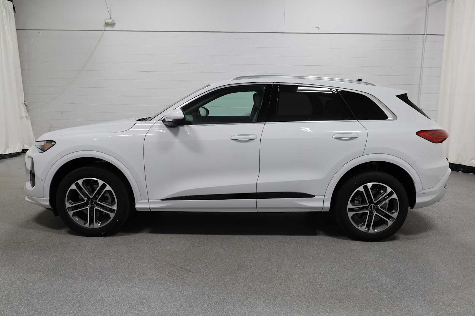 Thumbnail: 2025 Audi Q5 - 2