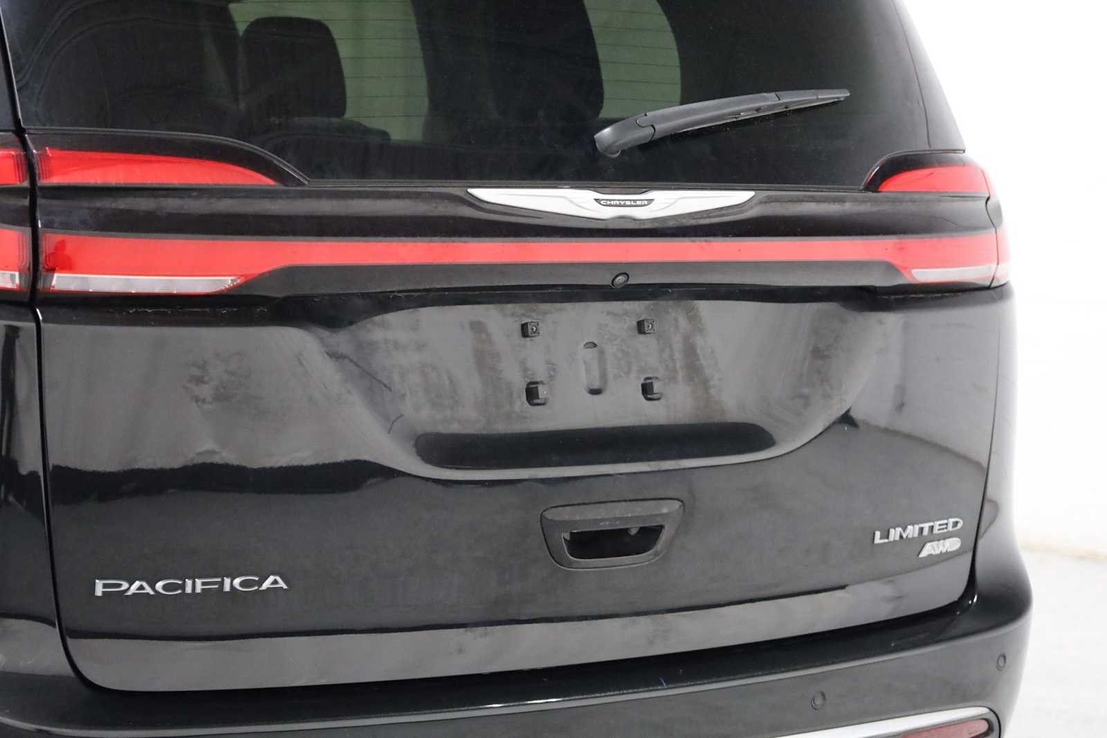 Thumbnail: 2021 Chrysler Pacifica - 9