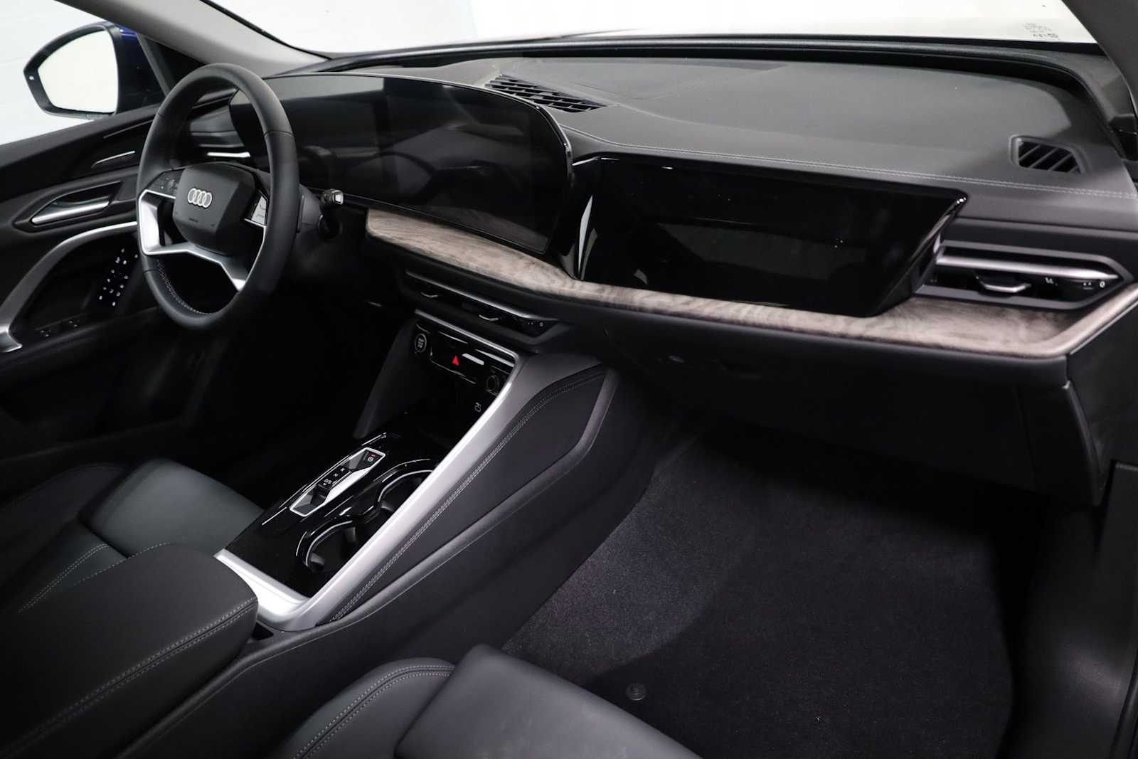 Thumbnail: 2025 Audi Q5 - 6