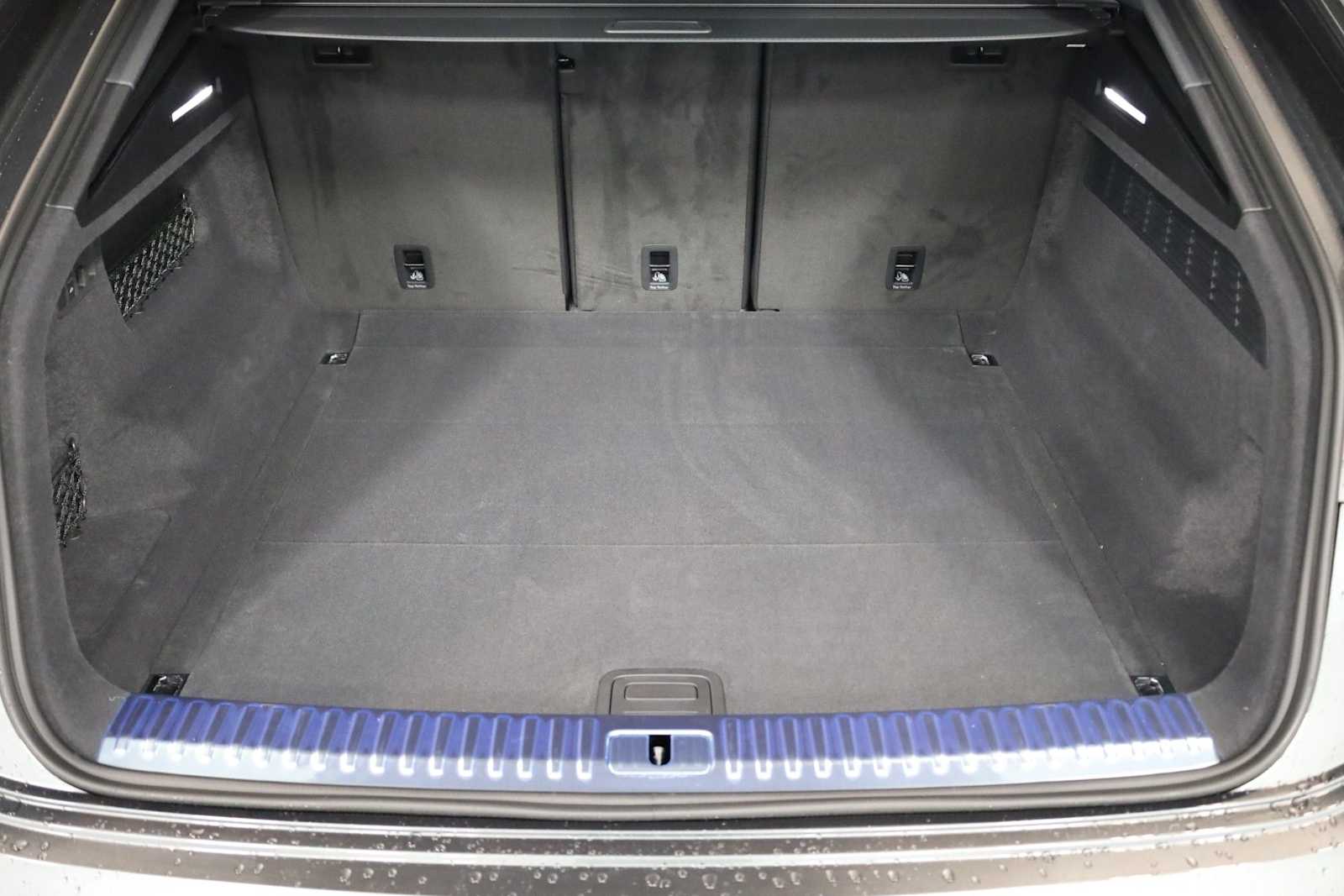 Thumbnail: 2026 Audi Q8 - 38