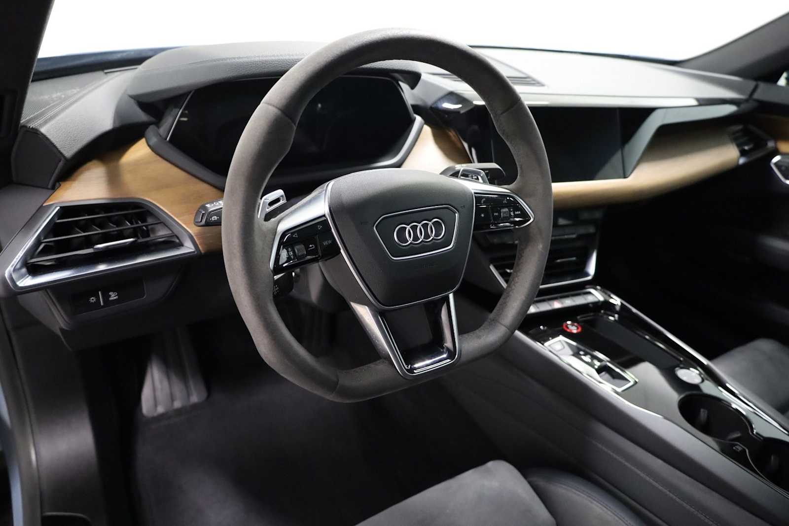 Thumbnail: 2023 Audi e-tron GT - 4