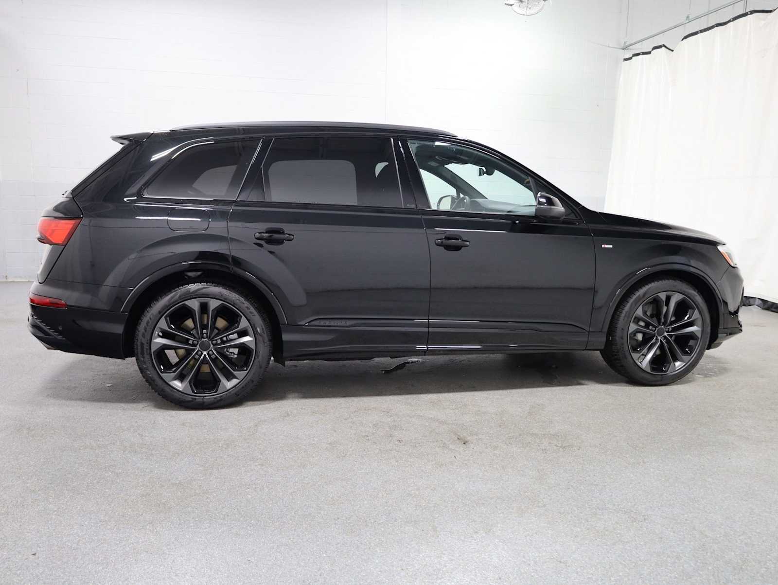 Thumbnail: 2026 Audi Q7 - 9