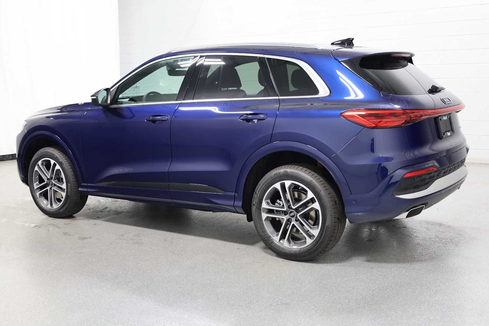 Thumbnail: 2025 Audi Q5 - 3