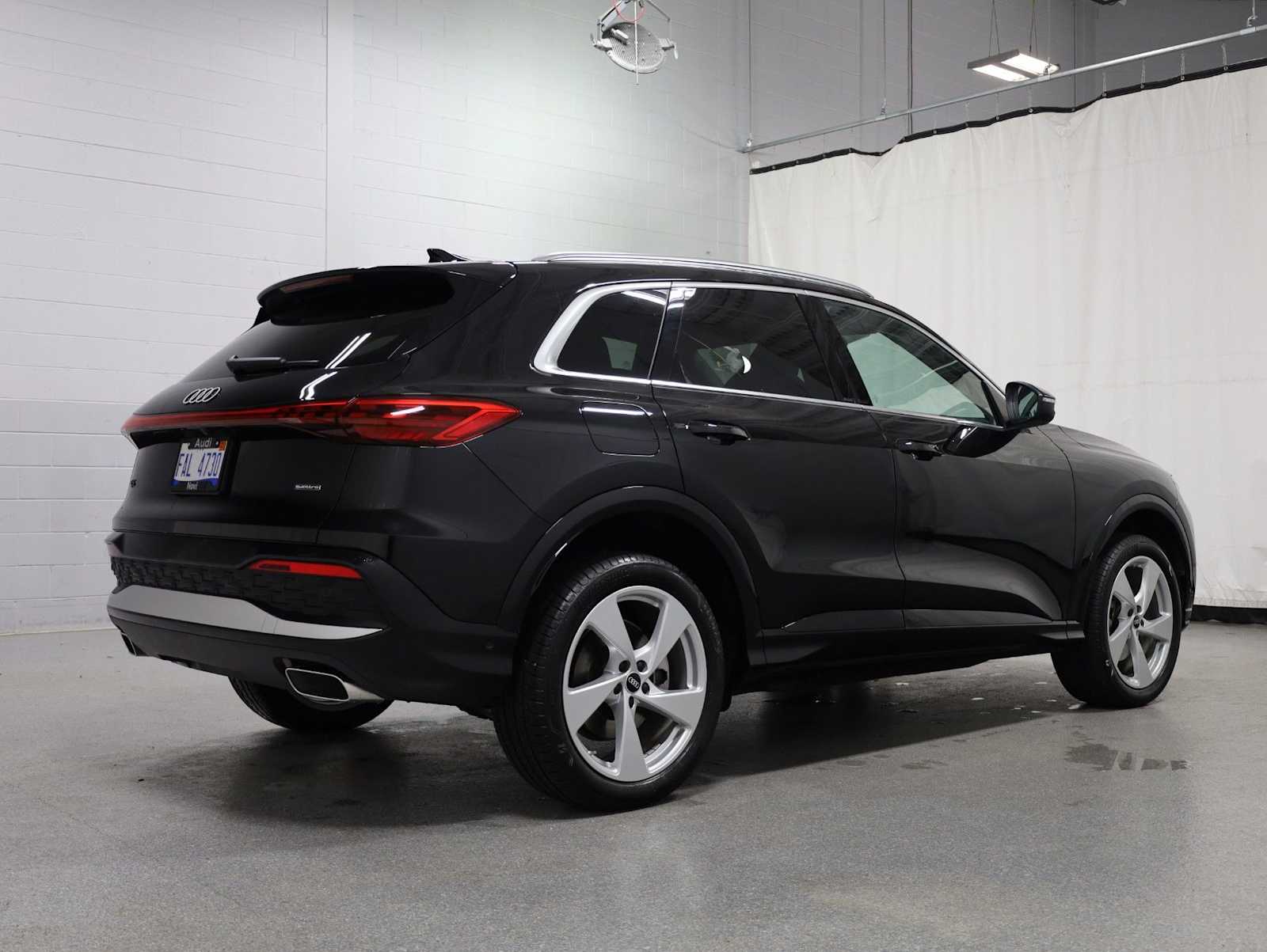 Thumbnail: 2025 Audi Q5 - 9