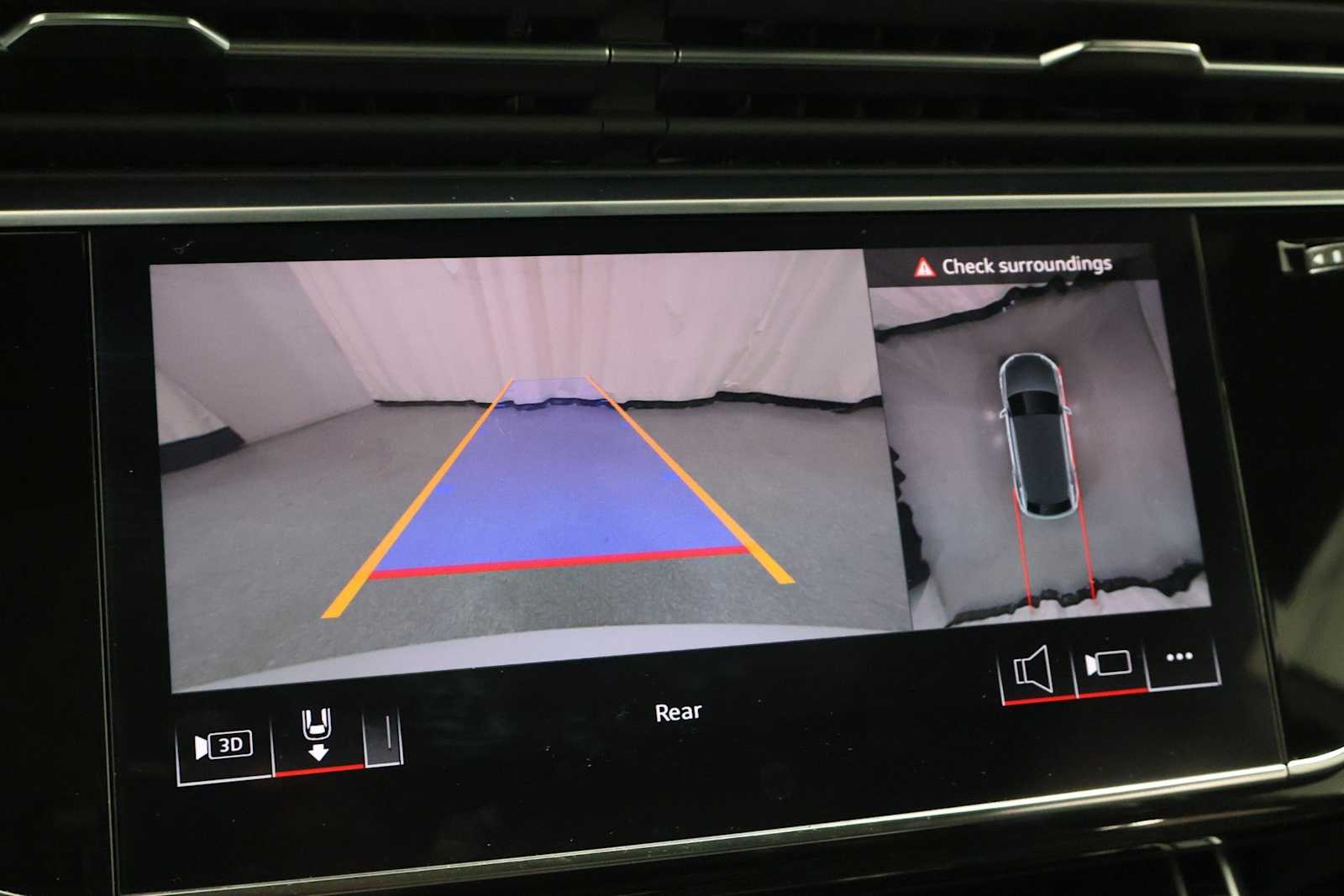 Thumbnail: 2025 Audi Q8 - 32