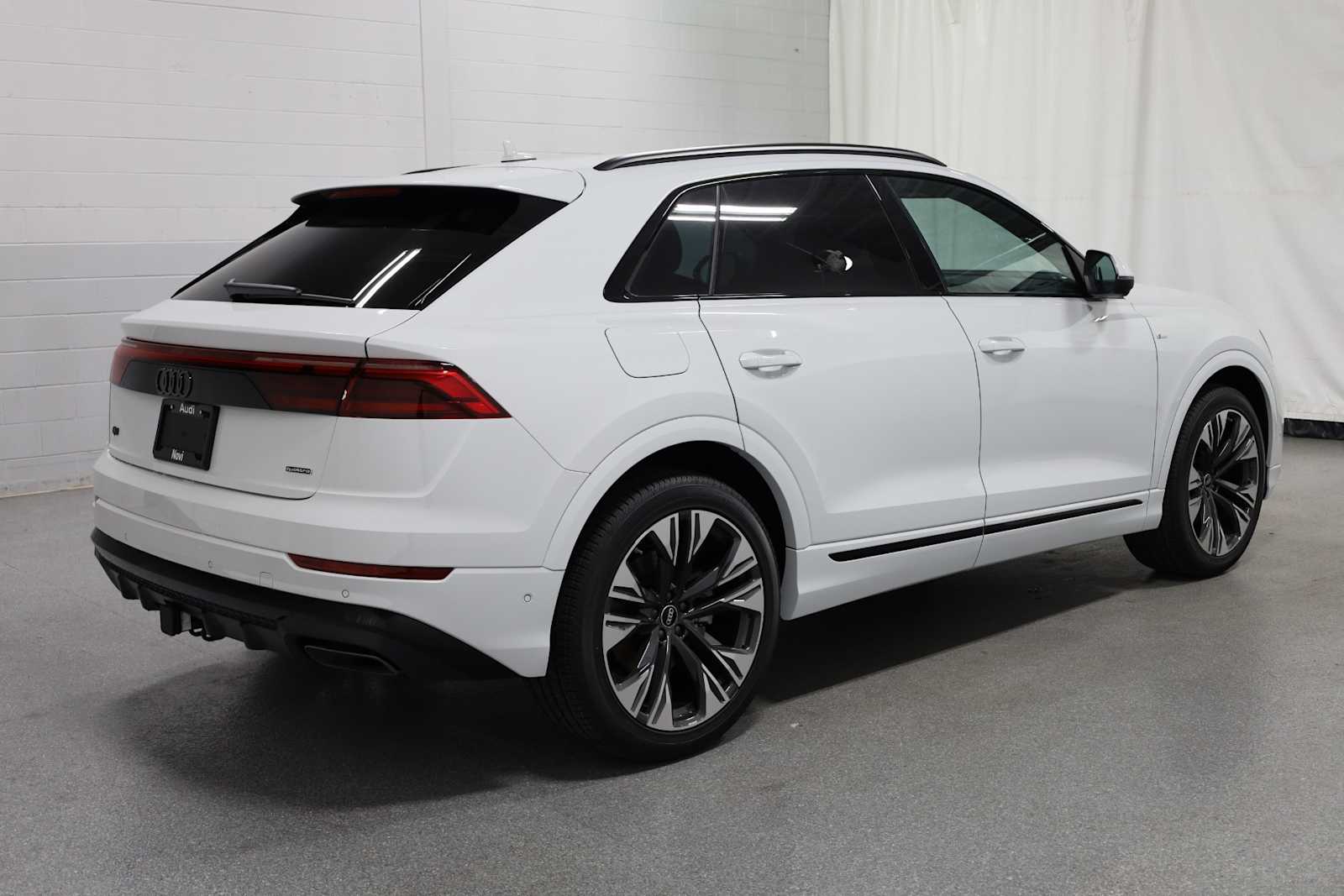 Thumbnail: 2026 Audi Q8 - 17