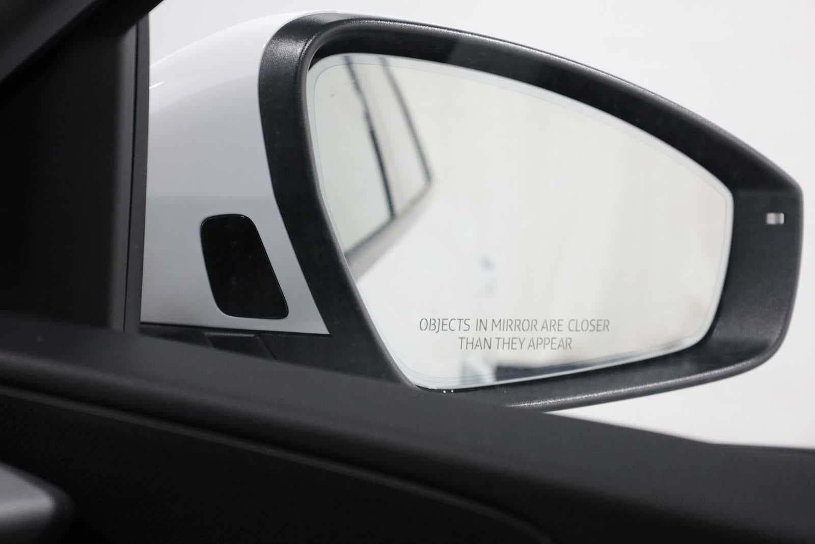 Thumbnail: 2025 Audi Q6 e-tron - 17