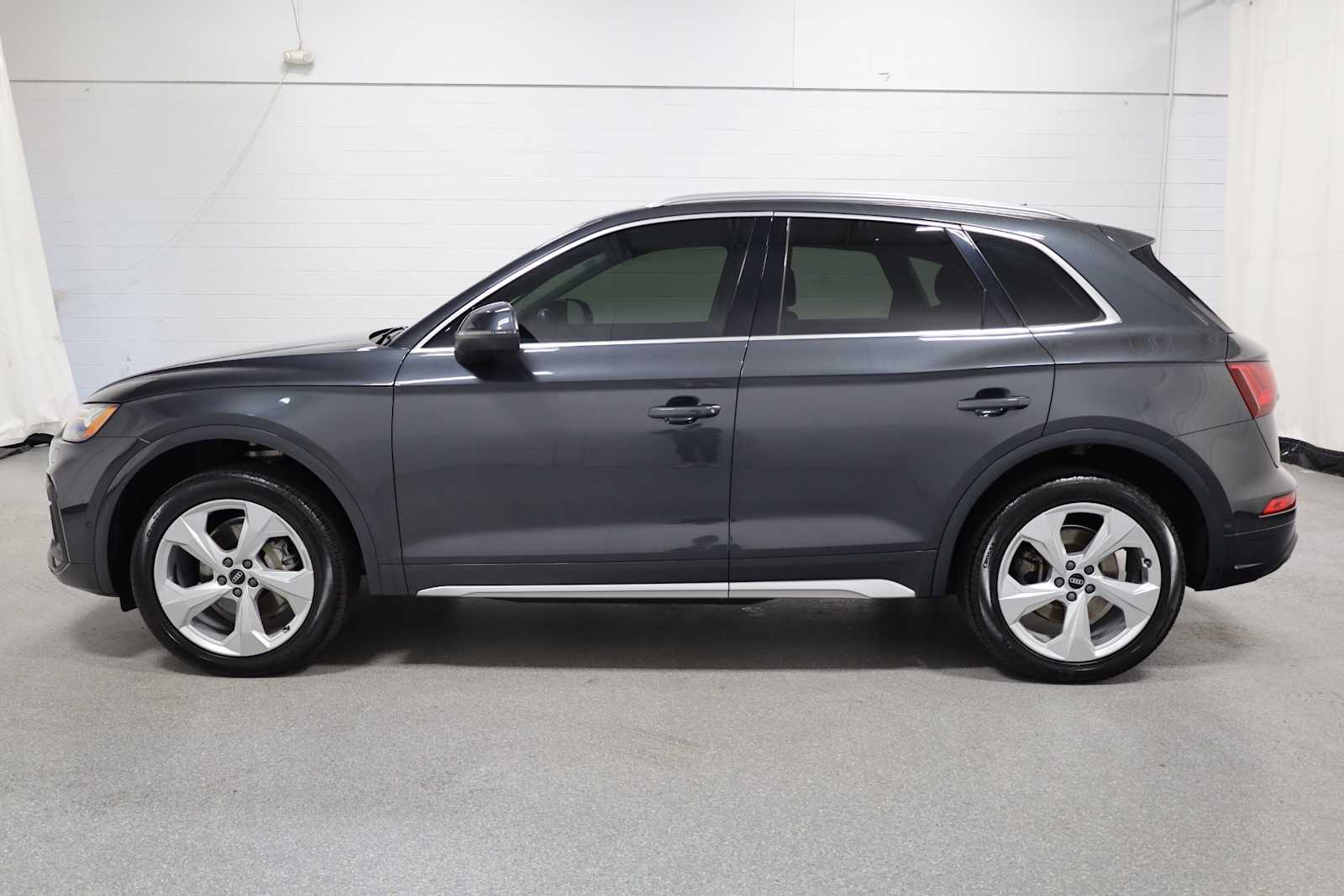 2021 Audi Q5 45 Premium photo 2