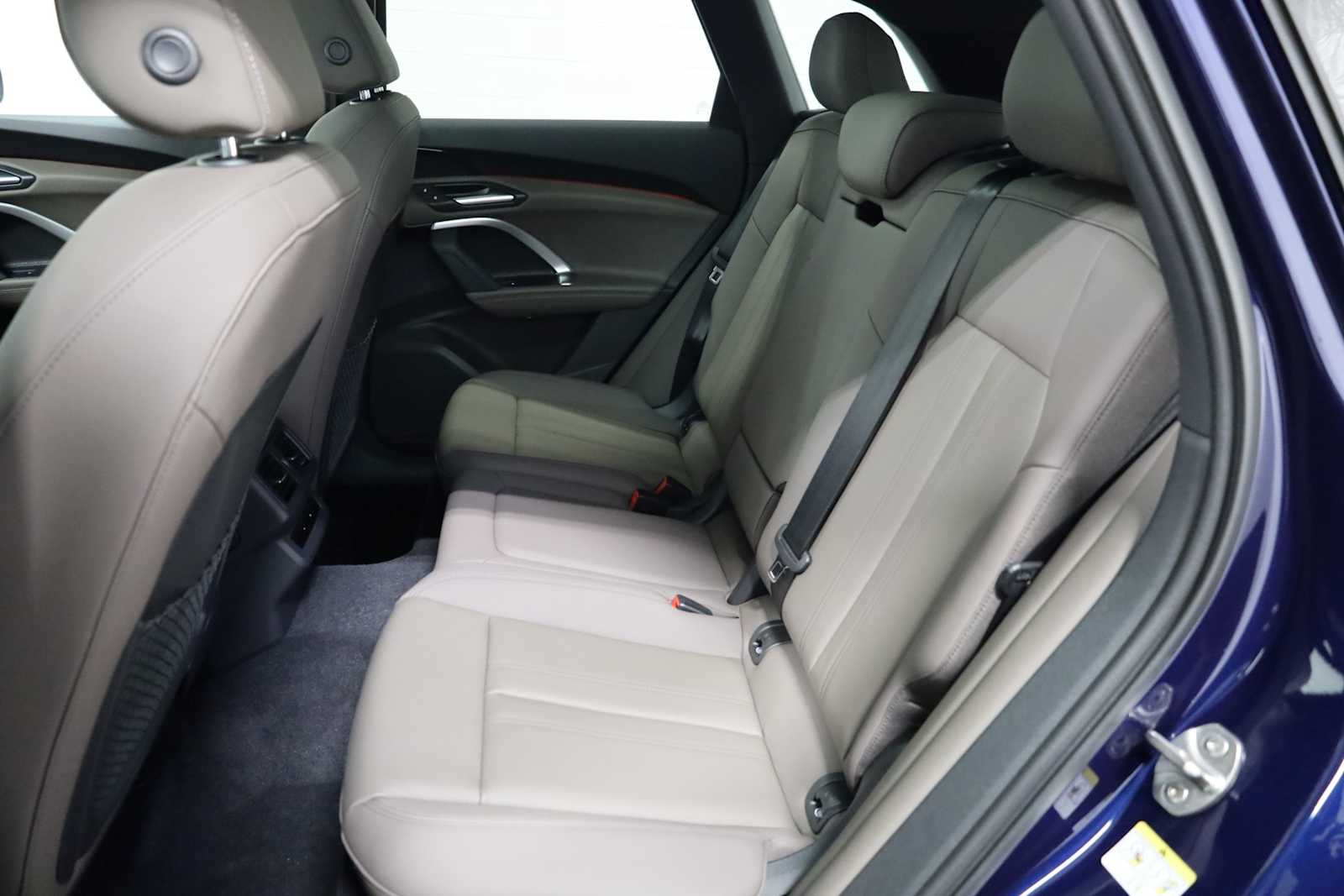 Thumbnail: 2025 Audi Q5 - 33