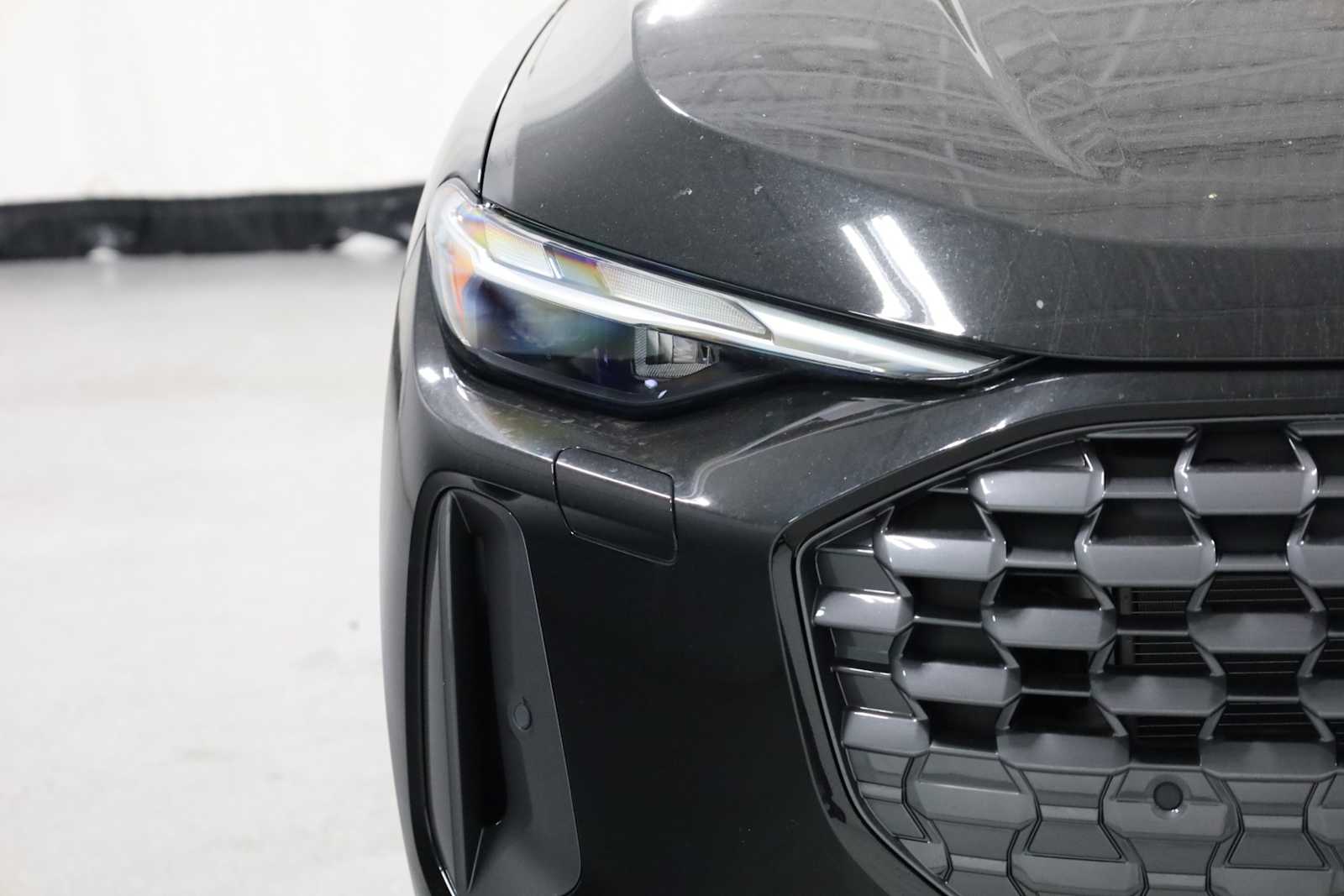 Thumbnail: 2025 Audi Q5 - 15