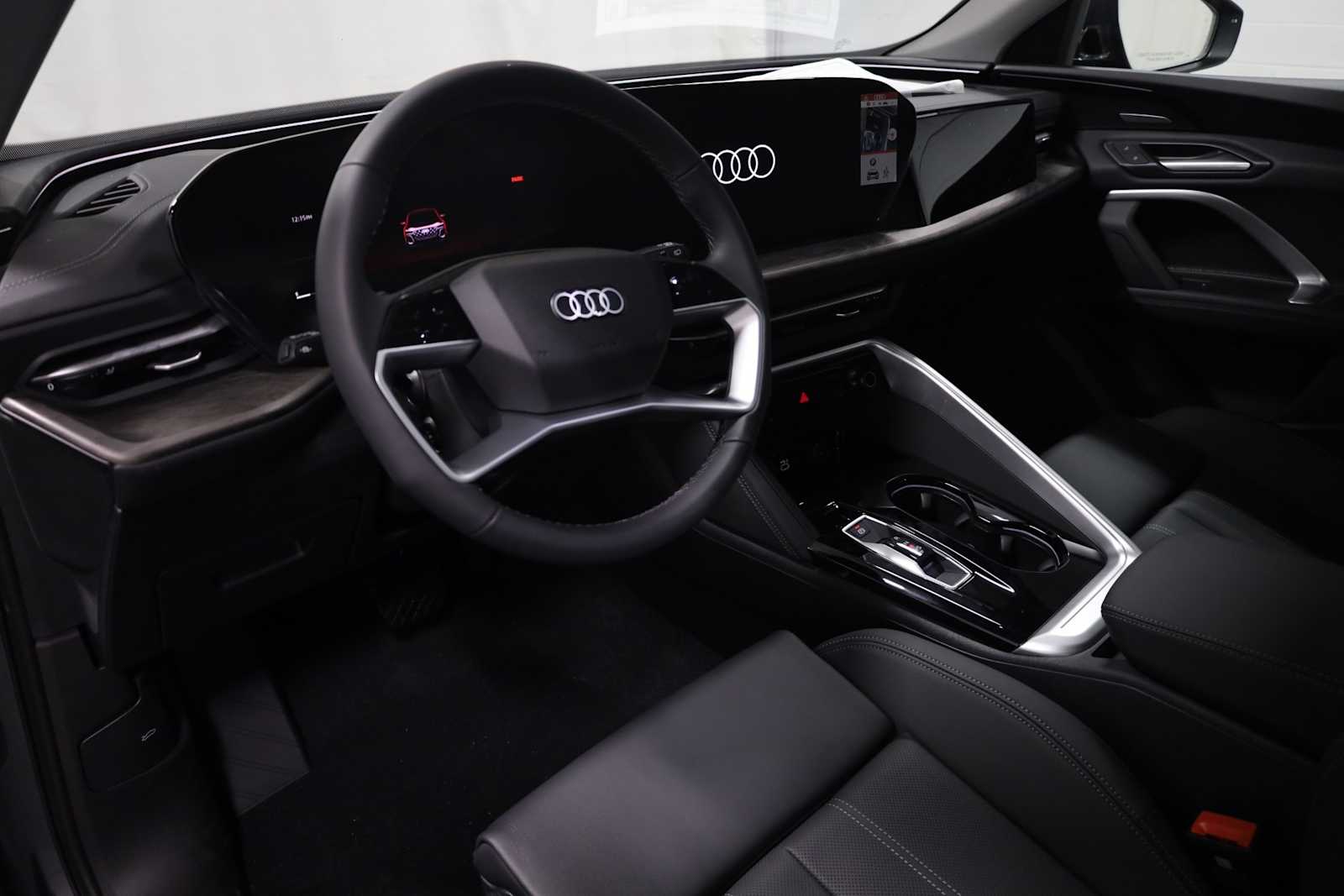 Thumbnail: 2025 Audi Q5 - 4