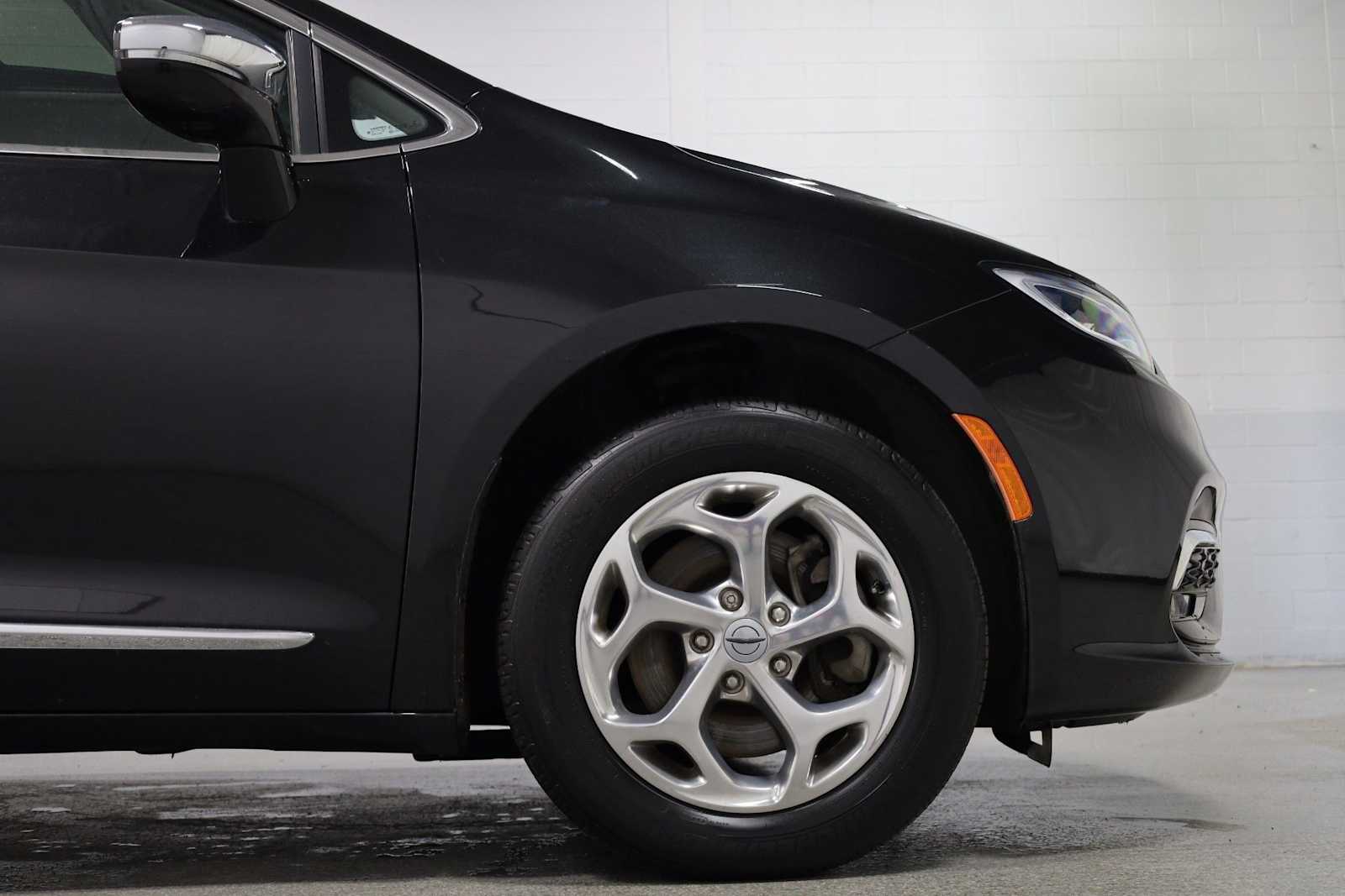 Thumbnail: 2021 Chrysler Pacifica - 11