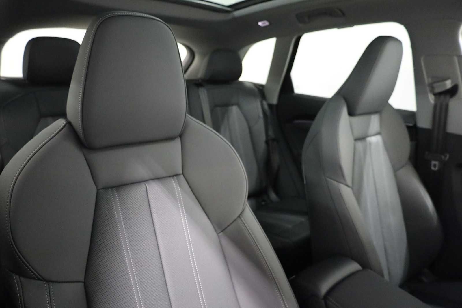 Thumbnail: 2025 Audi Q5 - 21