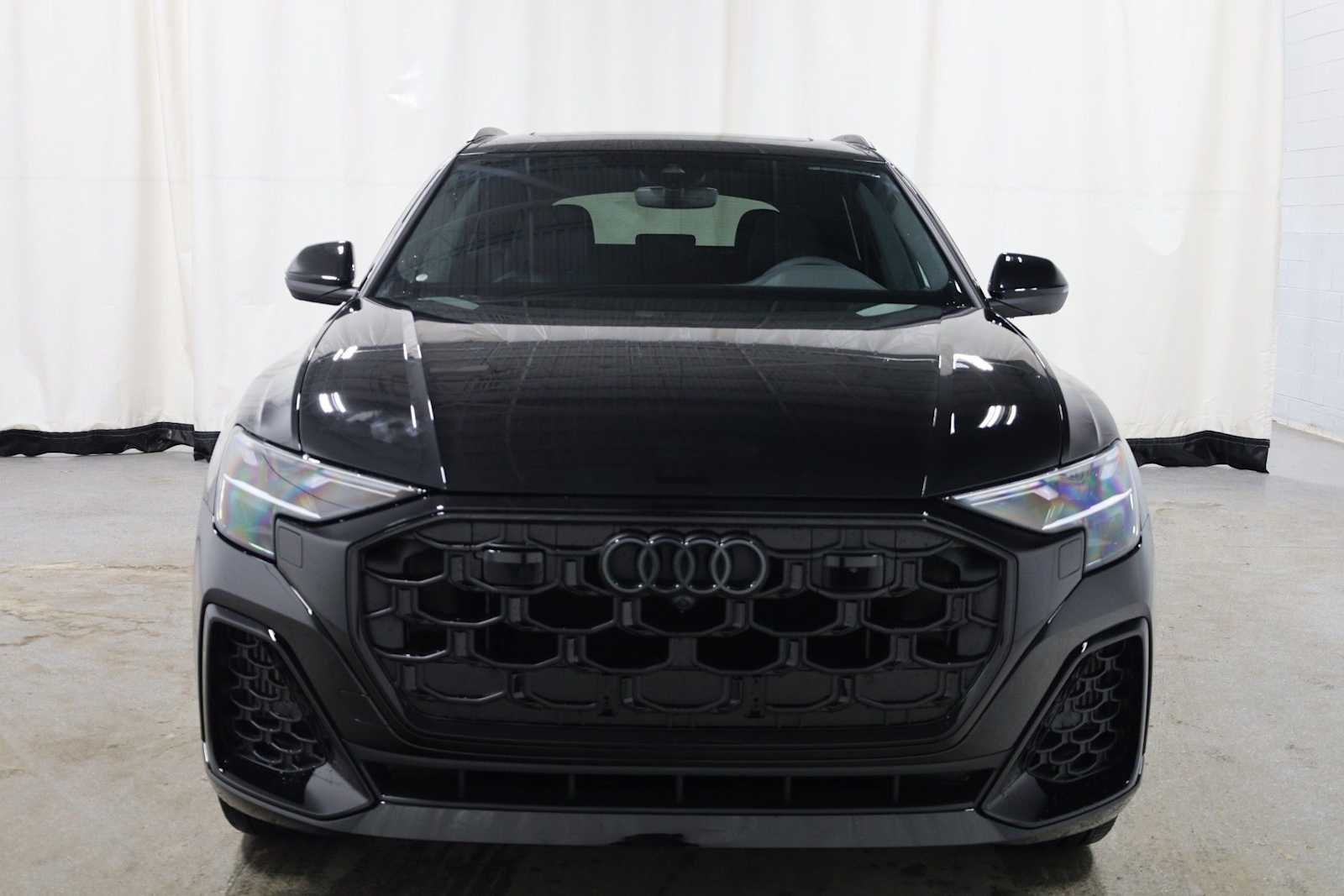 Thumbnail: 2026 Audi Q8 - 14