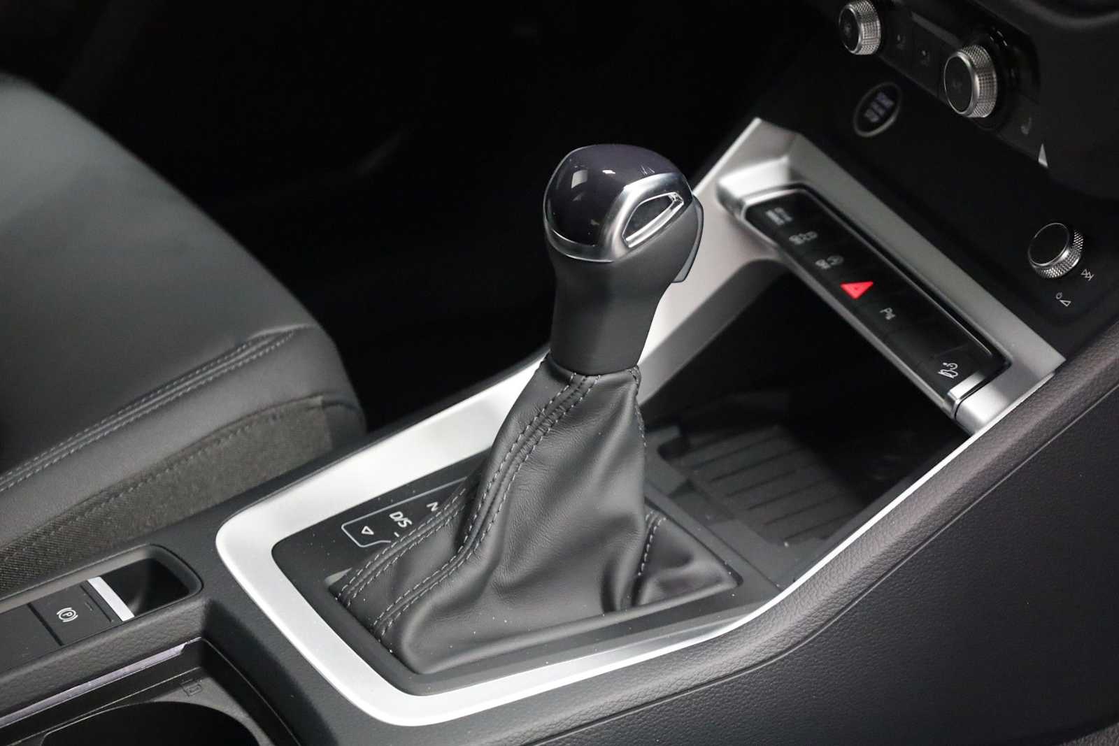 Thumbnail: 2025 Audi Q3 - 19