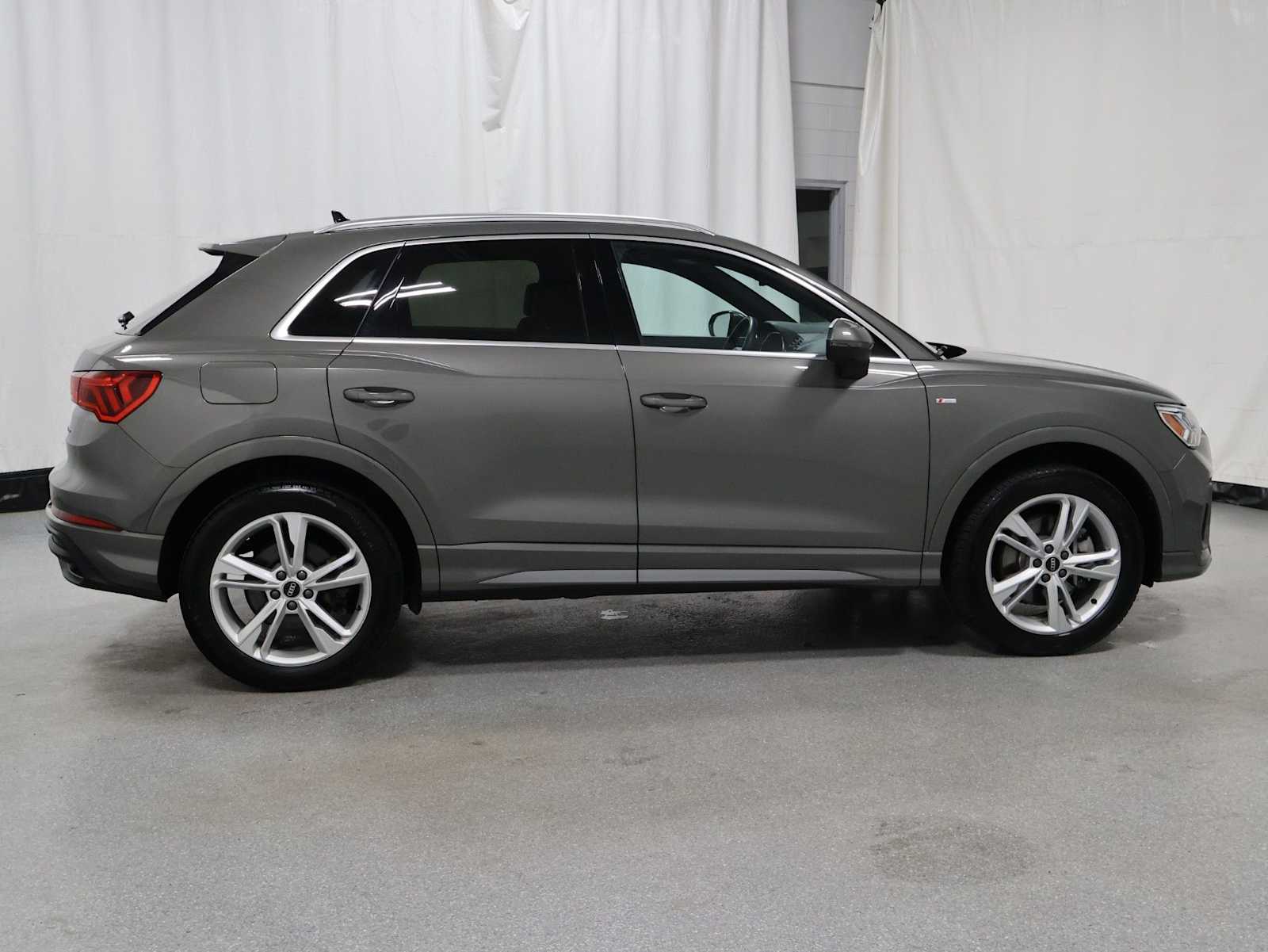 Thumbnail: 2023 Audi Q3 - 10
