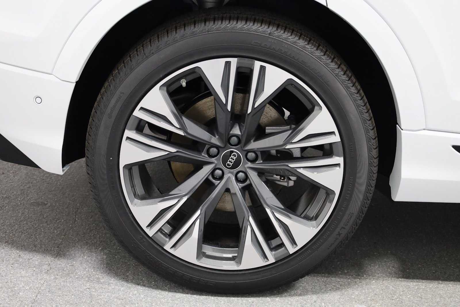 Thumbnail: 2026 Audi Q8 - 35