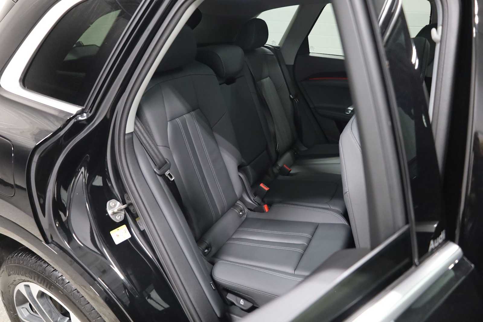 Thumbnail: 2025 Audi Q5 - 34