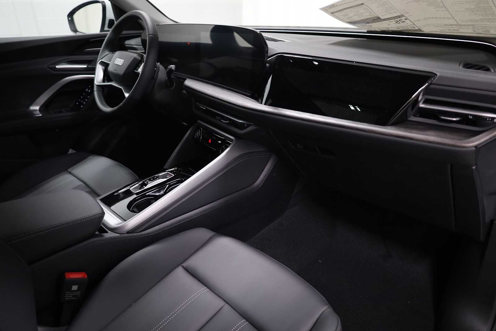 Thumbnail: 2025 Audi Q5 - 6
