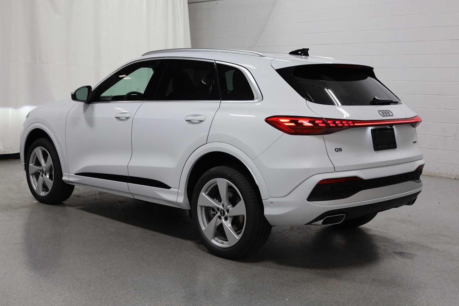 Thumbnail: 2025 Audi Q5 - 3