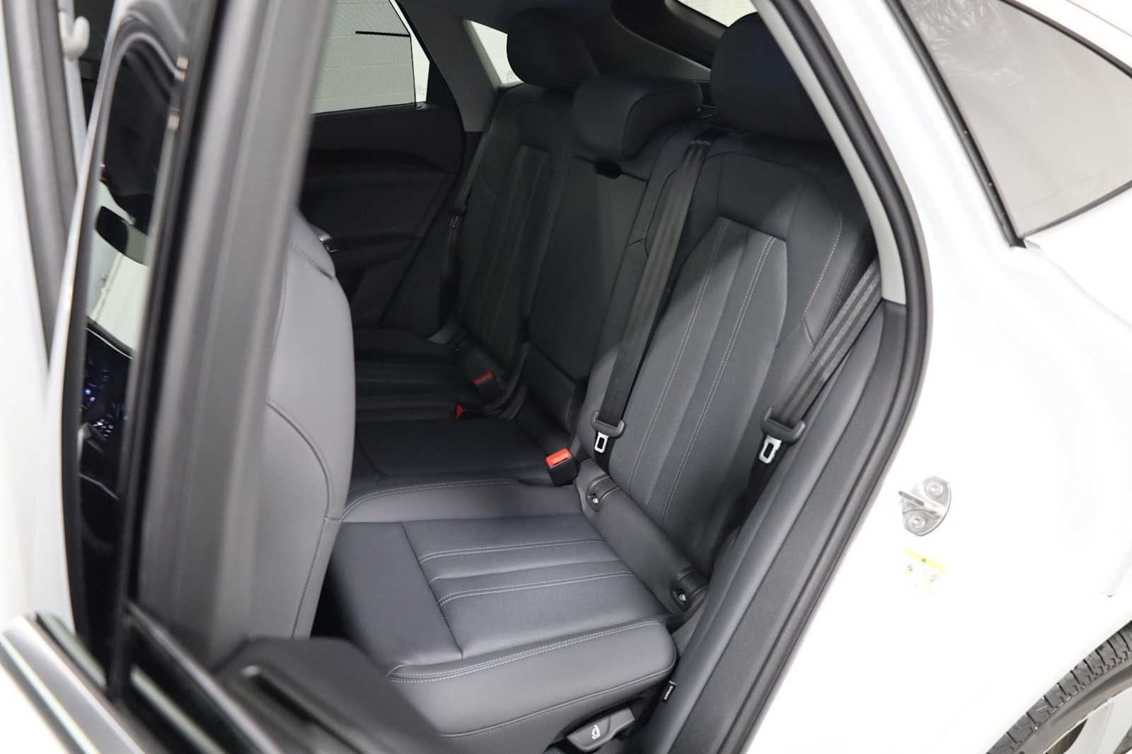 Thumbnail: 2025 Audi Q5 - 34