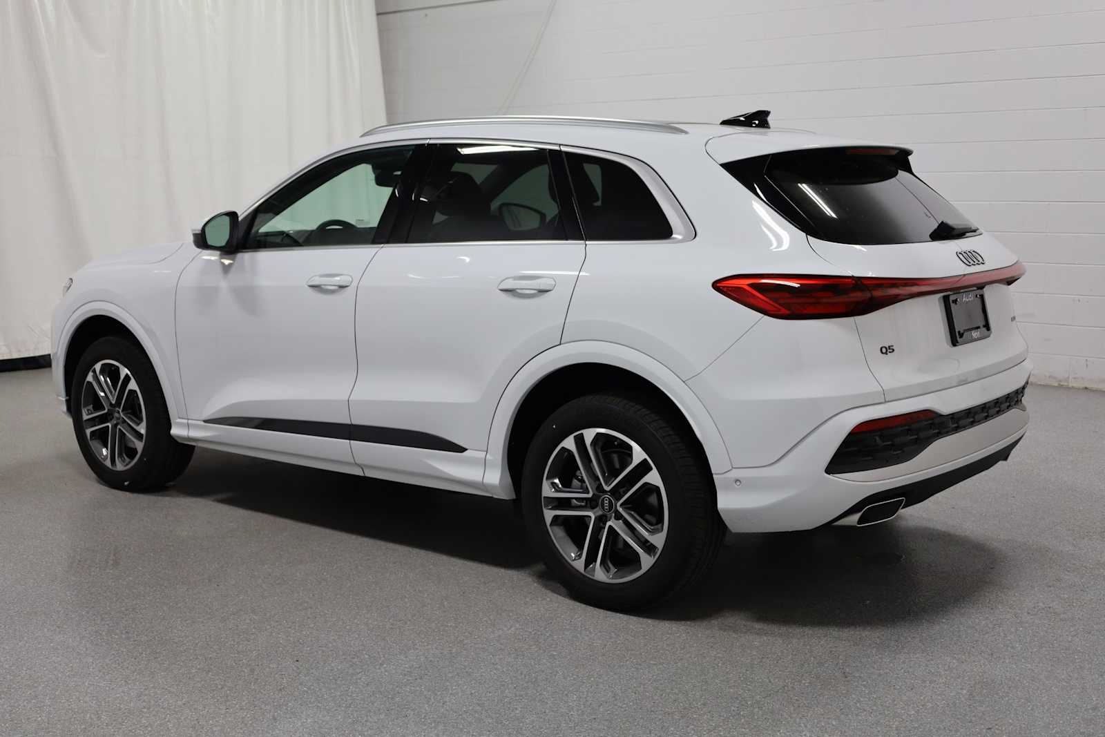 Thumbnail: 2025 Audi Q5 - 3