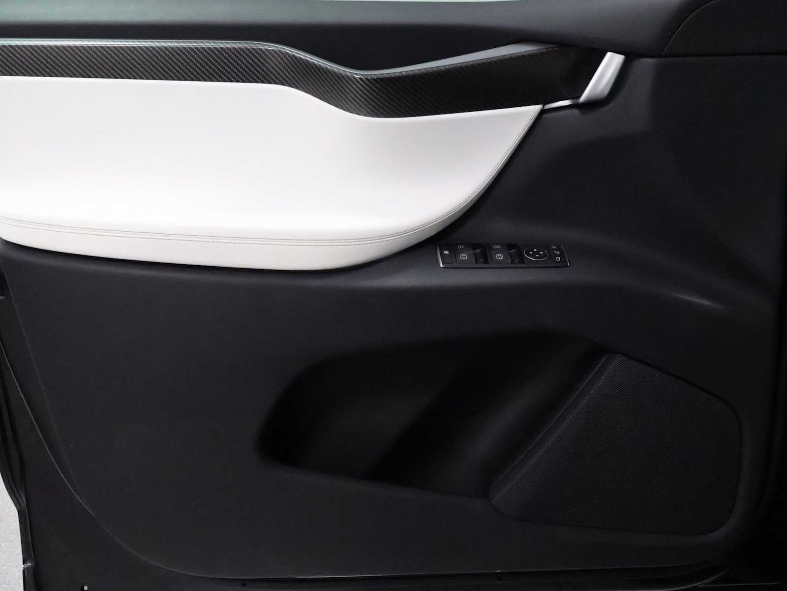 Thumbnail: 2021 Tesla Model X - 16