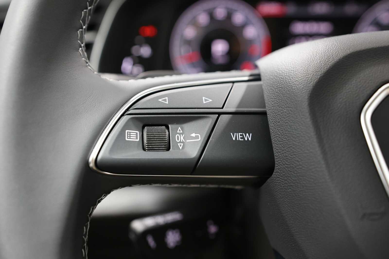 Thumbnail: 2025 Audi Q8 - 25