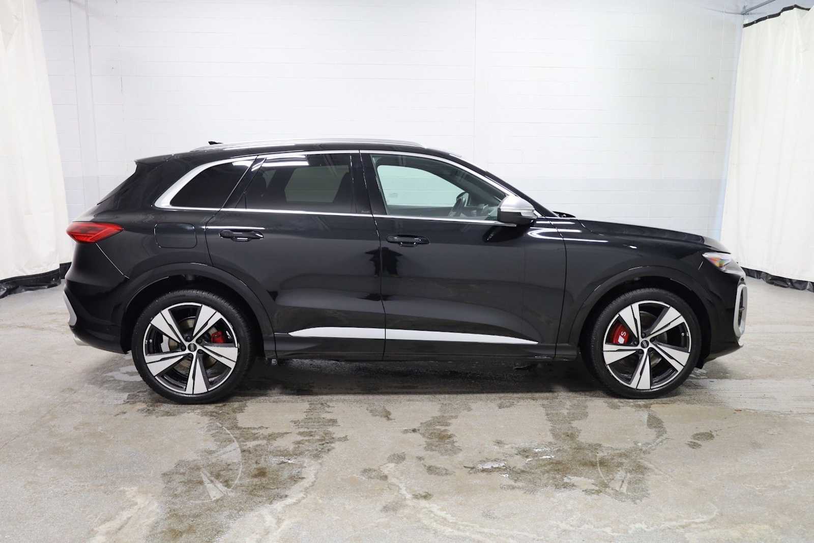 Thumbnail: 2025 Audi SQ5 - 10