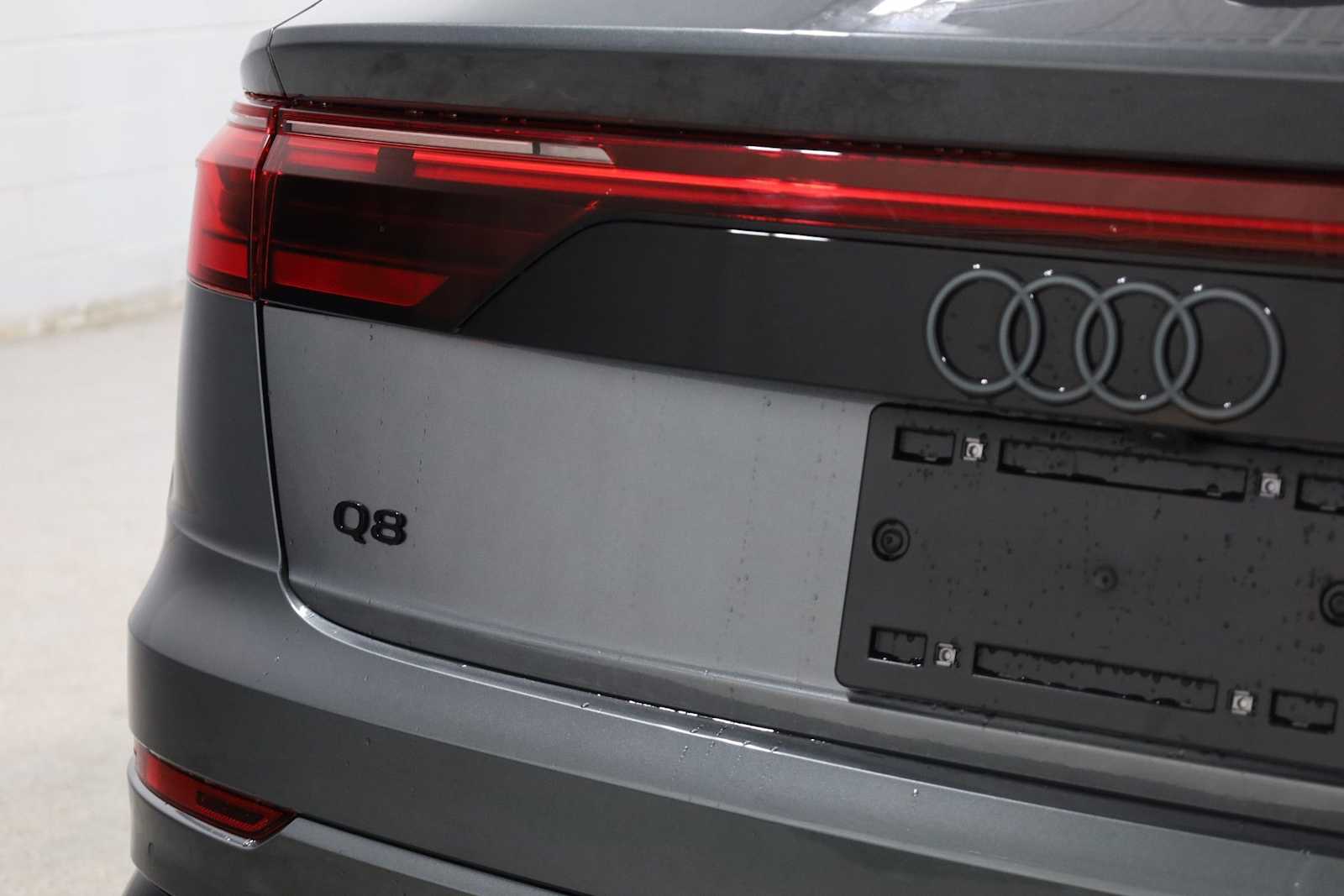 Thumbnail: 2026 Audi Q8 - 8